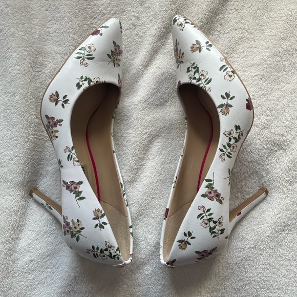 Karl Lagerfeld Rose Toe Pumps - Picture 4 of 7